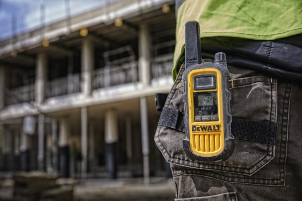 DeWalt DXPMR800 Heavy Duty Professional Walkie Talkie PMR Radio 2pack - Image 4